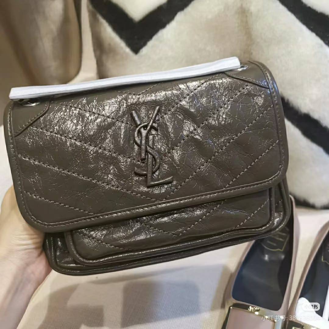 YSL Master
20cm 
280 dhs🪙🌨️

Zain10
♥️♥️♥️