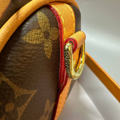 LV SPEEDY 
SMALL SIZE 
 GOOD QUALITY
 WITH BOX 
🎁🎁🎁

85 dhs✅

Zain295
♥️♥️♥️