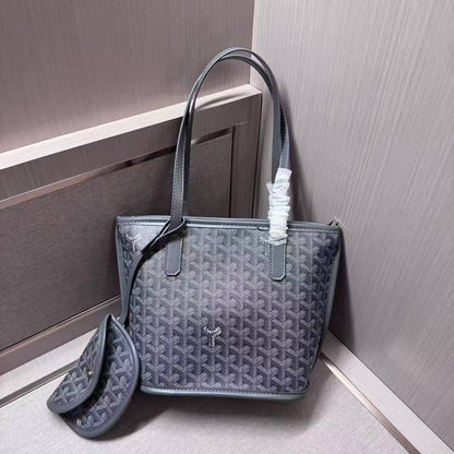 Goyard
Size :29x20x11cm 
with box🎁 · with small pouch 
75 dhs💓

Zain232
♥️♥️♥️