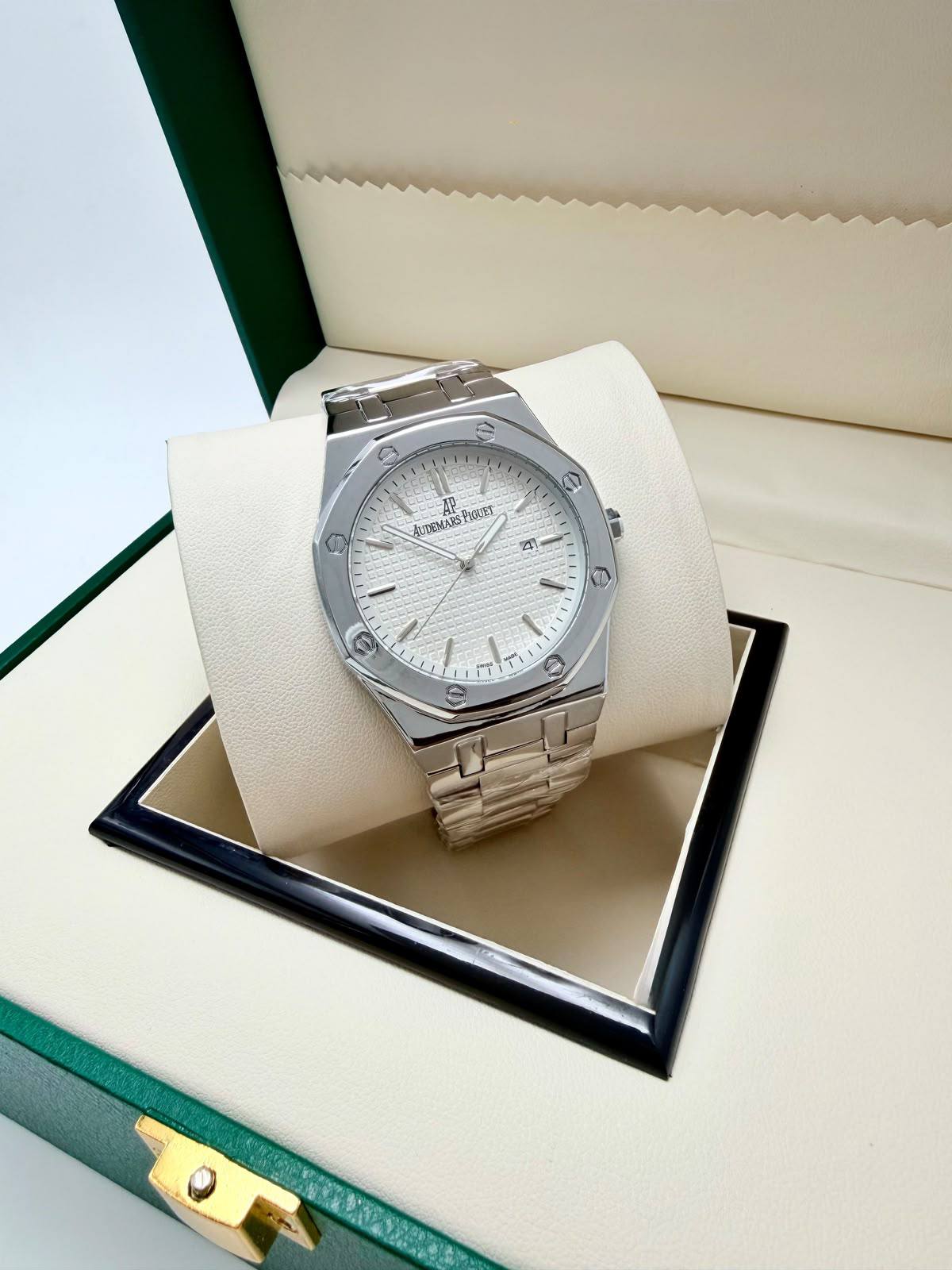 Cartier 
Burberry
Piaget
Bvlgari

55 dhs

Zain45
♥️♥️♥️