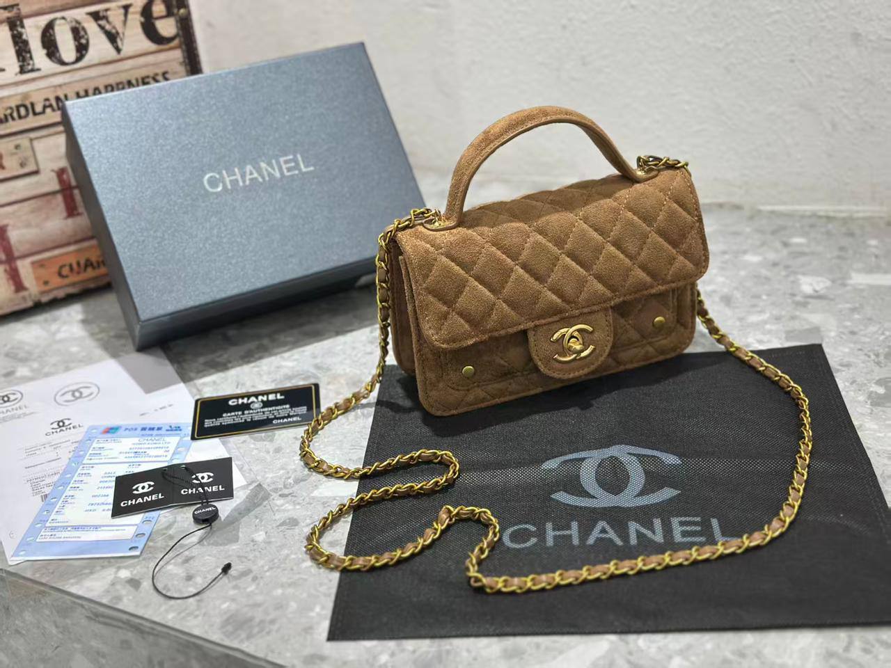 Chanel

with box
🎁🎁🎁

95 dhs🪙🌨️

Zain143
♥️♥️♥️