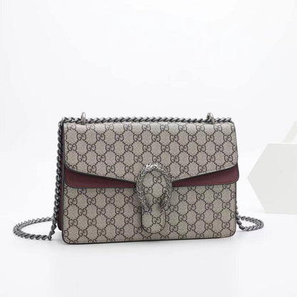 Gucci 
Good quality 
Size 25cm
100 dhs💛
With box 📦

Zain70
♥️♥️♥️
