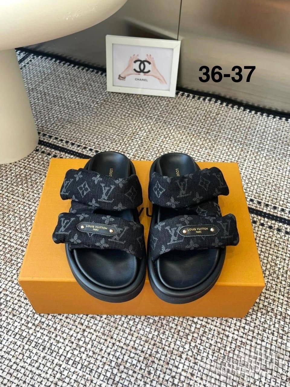LV SLIPPER
GOOD QUALITY
110 dhs✅

Zain40
♥️♥️♥️