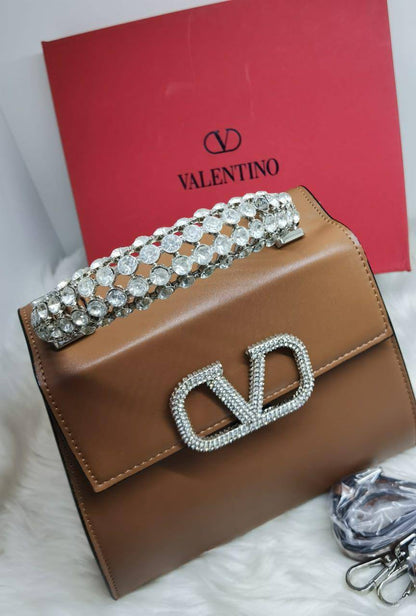 🎊Big Offer 🎉
💎Valentino V Sling
1⃣️First quality 
Size : 26 *19 cm
Offer price 
75 dhs🪙🌺
with box 🎁

Limit Stock

Zain115
♥️♥️♥️