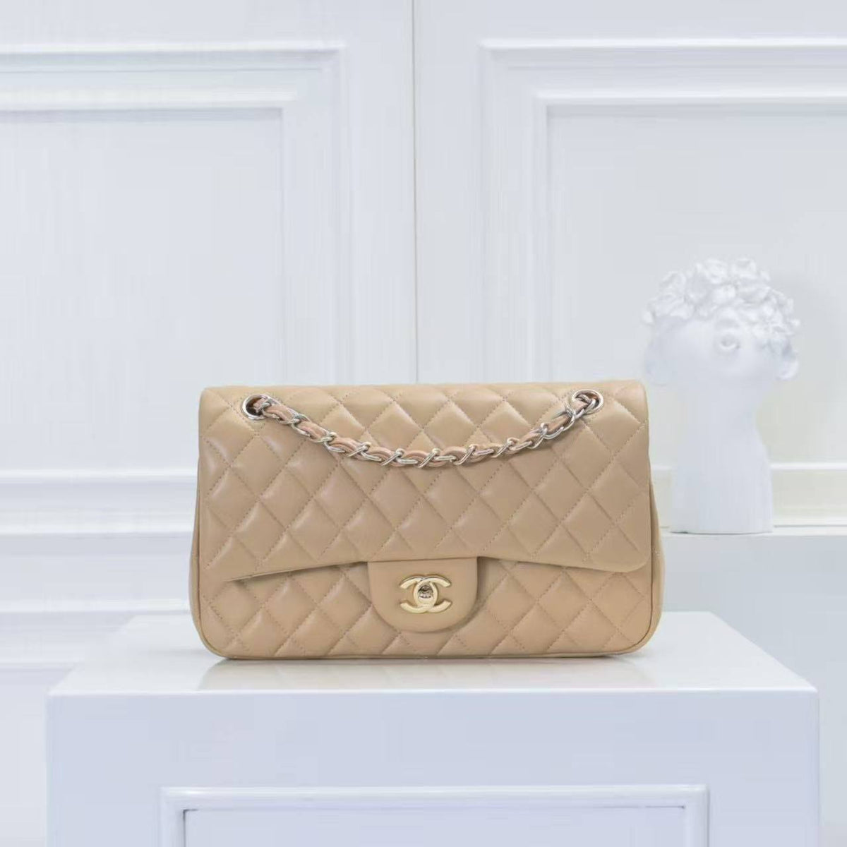 Chanel Master
310 dhs🪙💚
25 cm
premium quality🥳

Zain228
♥️♥️♥️