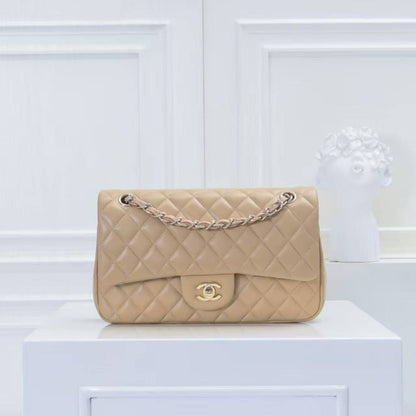 Chanel Master
310 dhs🪙💚
25 cm
premium quality🥳

Zain228
♥️♥️♥️