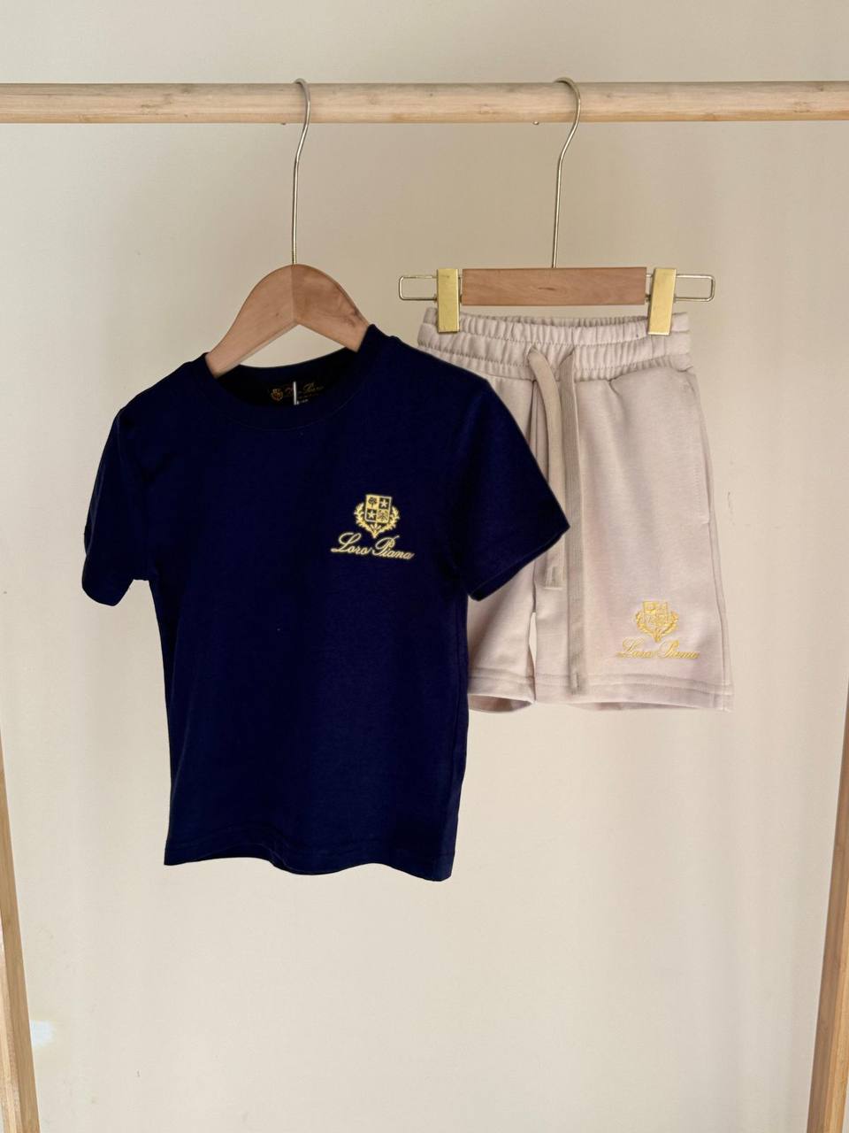 Loro Piana
 Super master quality 😍
Size:. 2/12years old 
240 dhs🇦🇪

Zain261
♥️♥️♥️