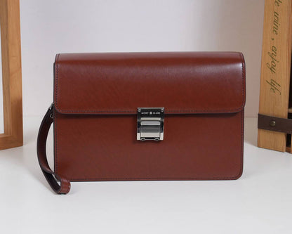 MONTBLANC
*New Collection*
*Clutch*
*Master quality*
550 dhs✅

Zain179
♥️♥️♥️