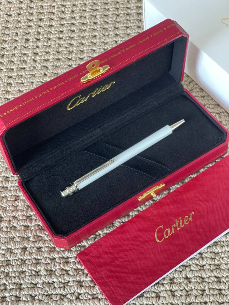 CARTIER
Pen ✍️*
*New Collection*
*Master Quality*
190 dhs✅

Zain179
♥️♥️♥️