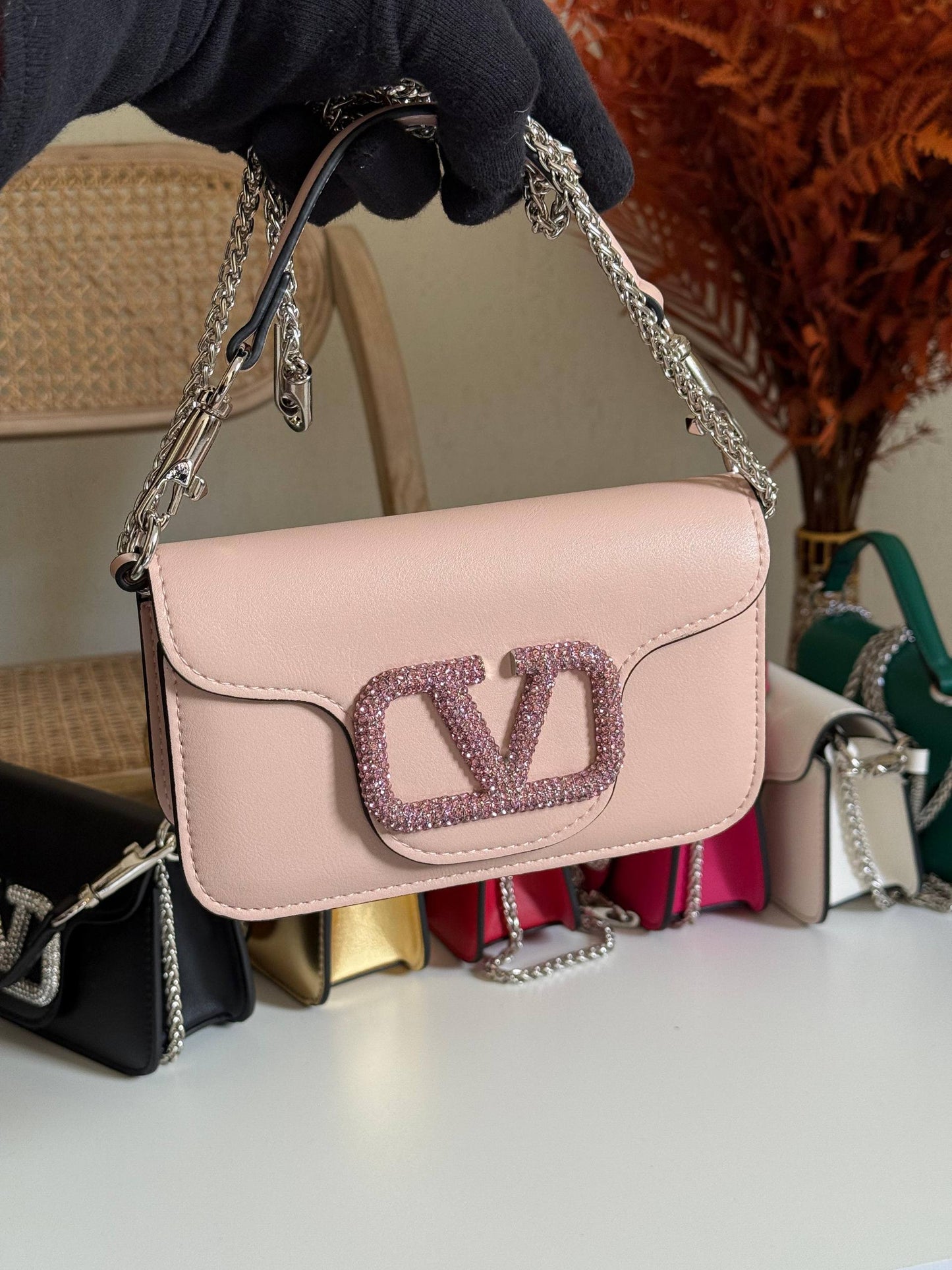 VALENTINO

20cm
350 dhs🗽

Top quality 
With box🎁

Zain167
