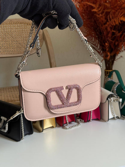 VALENTINO

20cm
350 dhs🗽

Top quality 
With box🎁

Zain167