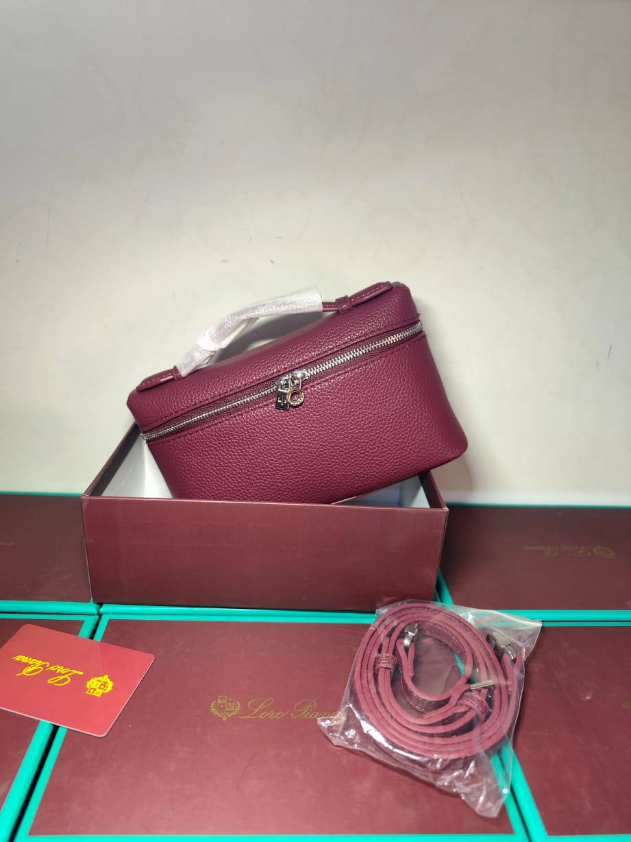 Loro Piana
80 dhs🪙💕
high quality 

with box
🎁🎁🎁

Zain26
♥️♥️♥️