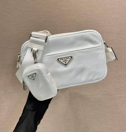 Prada
85 dhs✅
With box

Zain219
♥️♥️♥️