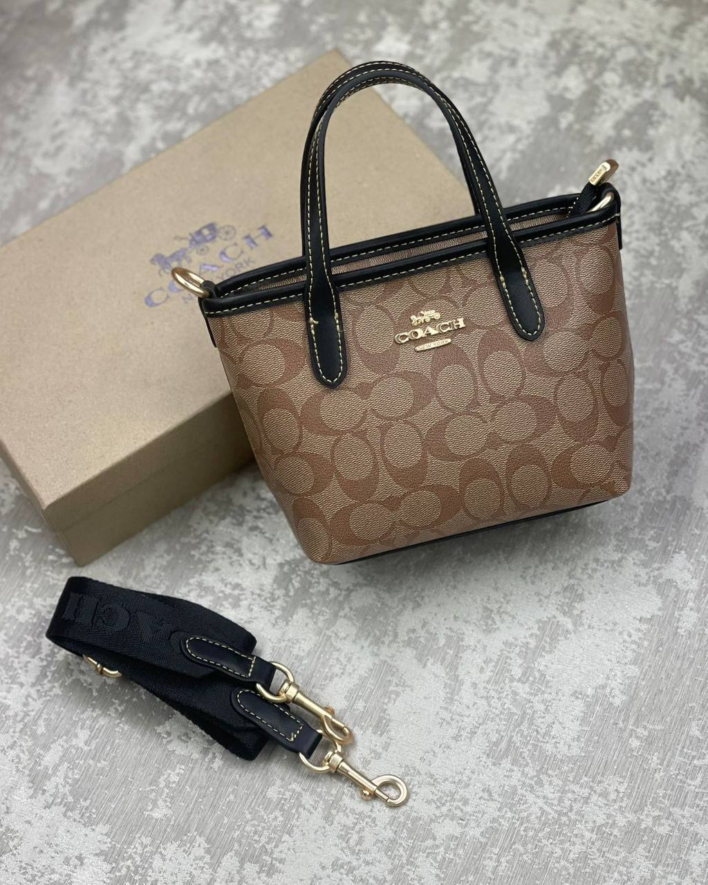 COACH

110 dhs✅

with box
🎁🎁🎁

Zain175
♥️♥️♥️