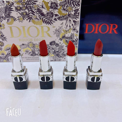 Dior Set
With paper bag 
55 dhs🪙💕

Zain17
♥️♥️♥️