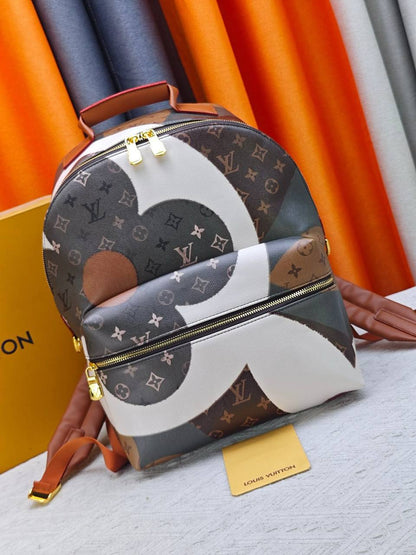 LOUIS VUITTON 

BACKPACK 

COPY ONE 

NEW CAME 

 210DHS🇦🇪🇦🇪

Zain295
♥️♥️♥️