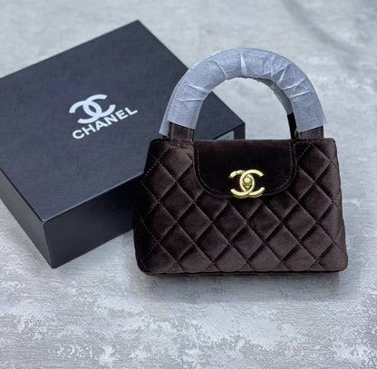 Chanel

With box
🎁🎁🎁

100 dhs🗽

Zain175
♥️♥️♥️