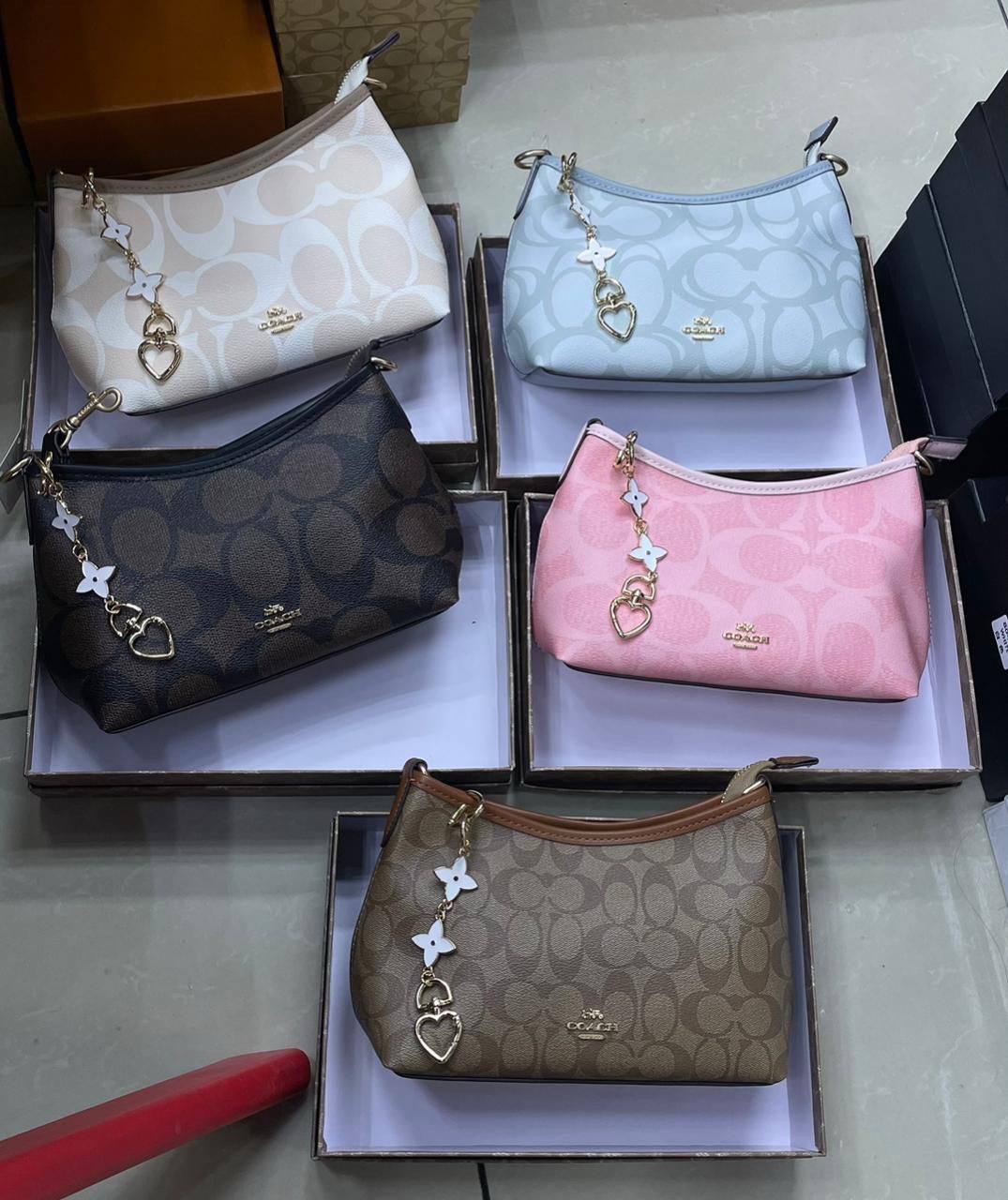 Coach

95 dhs✅ 

with box
🎁🎁🎁

Zain72
♥️♥️♥️