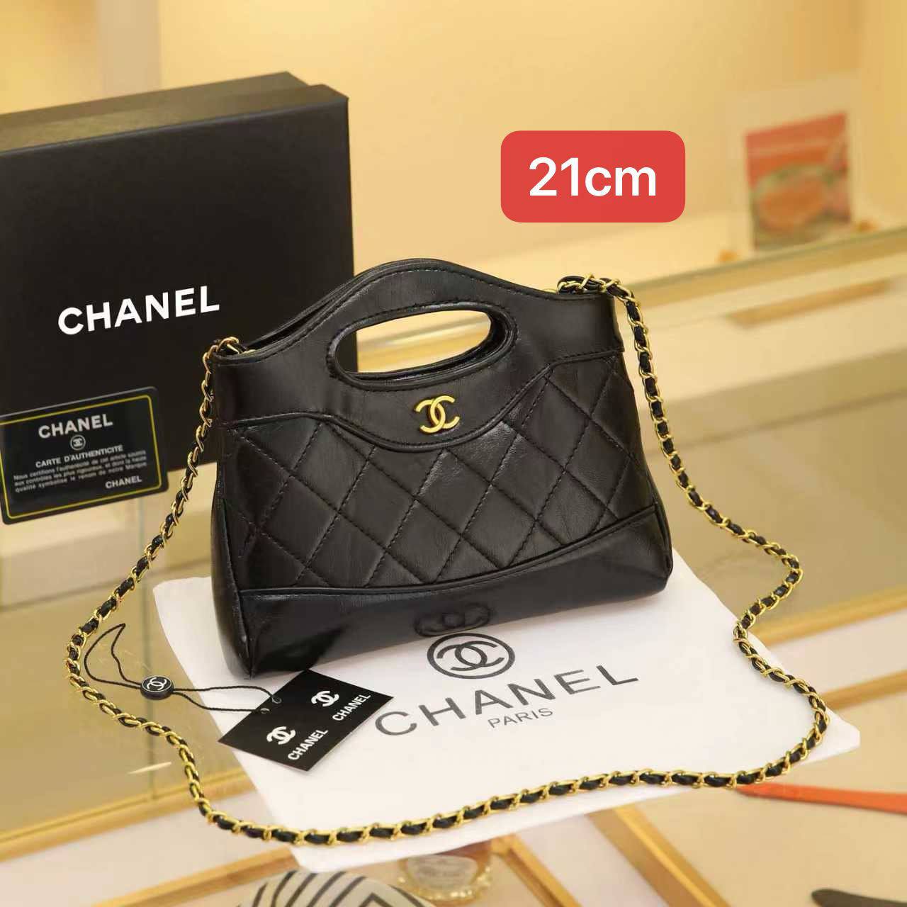 Chanel
21cm 
with box 
95 dhs💓

Zain168
♥️♥️♥️