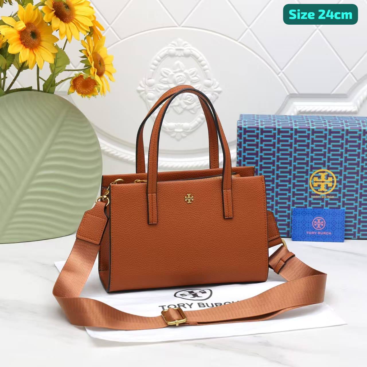 Tory Burch
Good quality 
with box
🎁🎁🎁

95 dhs🪙🌨️

Zain186
♥️♥️♥️