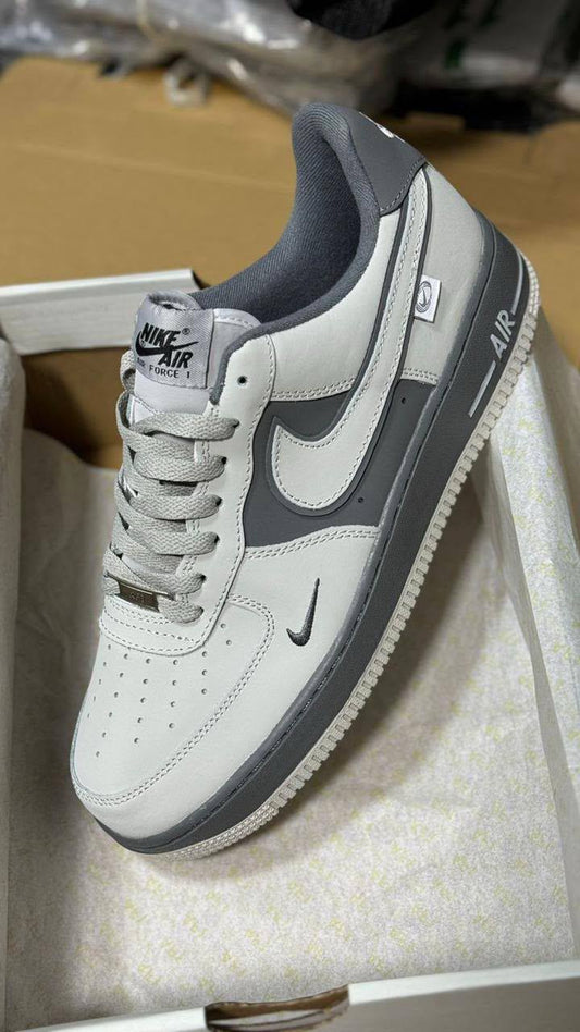 Nike
Size 40 To 45 
110 dhs✅

Zain183
♥️♥️♥️