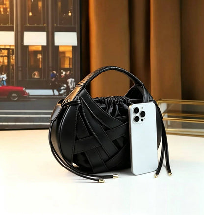 BOTTEGA NEW CAME HIGH QUALITY WITH BOX 
130 dhs✅

Zain295
♥️♥️♥️