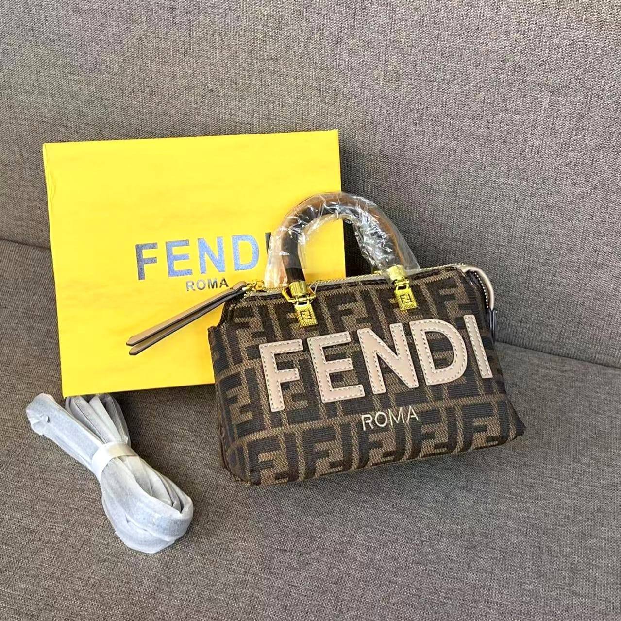 Fendi

90 dhs🪙🌨️

high quality 

With box
🎁🎁🎁

Zain26
♥️♥️♥️