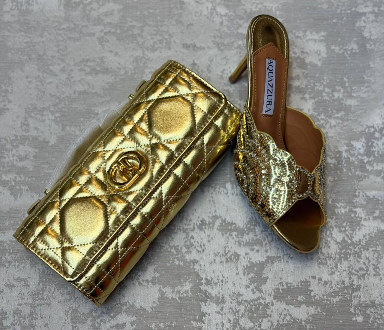 Aquazzura
Dior
Set

230 dhs

Zain175
♥️♥️♥️