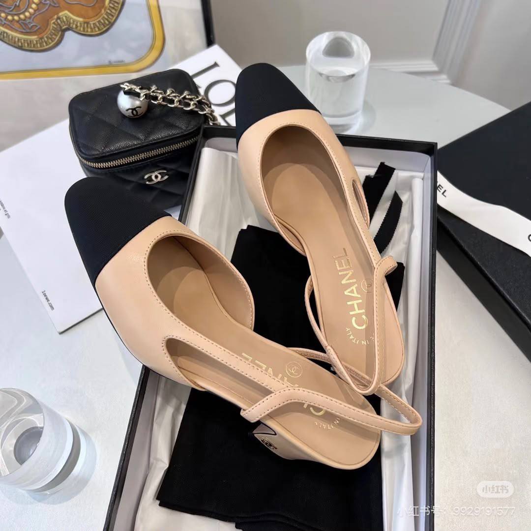 Chanel
Size 36-41
120 dhs✅

Zain146
♥️♥️♥️