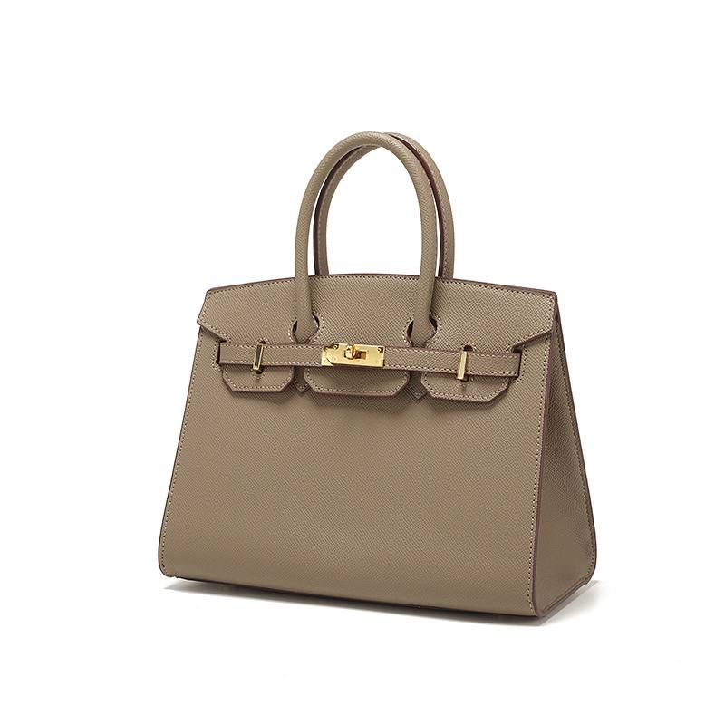 HERMES

best quality 
without box

110 dhs🇦🇪🇦🇪

size20CM

Zain290
♥️♥️♥️