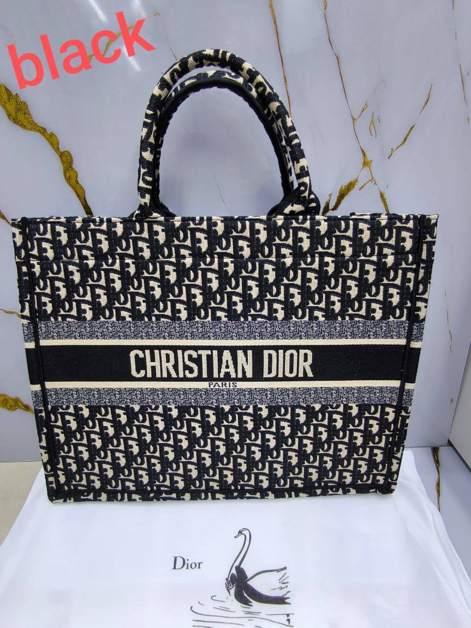 Dior

110 dhs✅

with box
🎁🎁🎁

Zain203
♥️♥️♥️