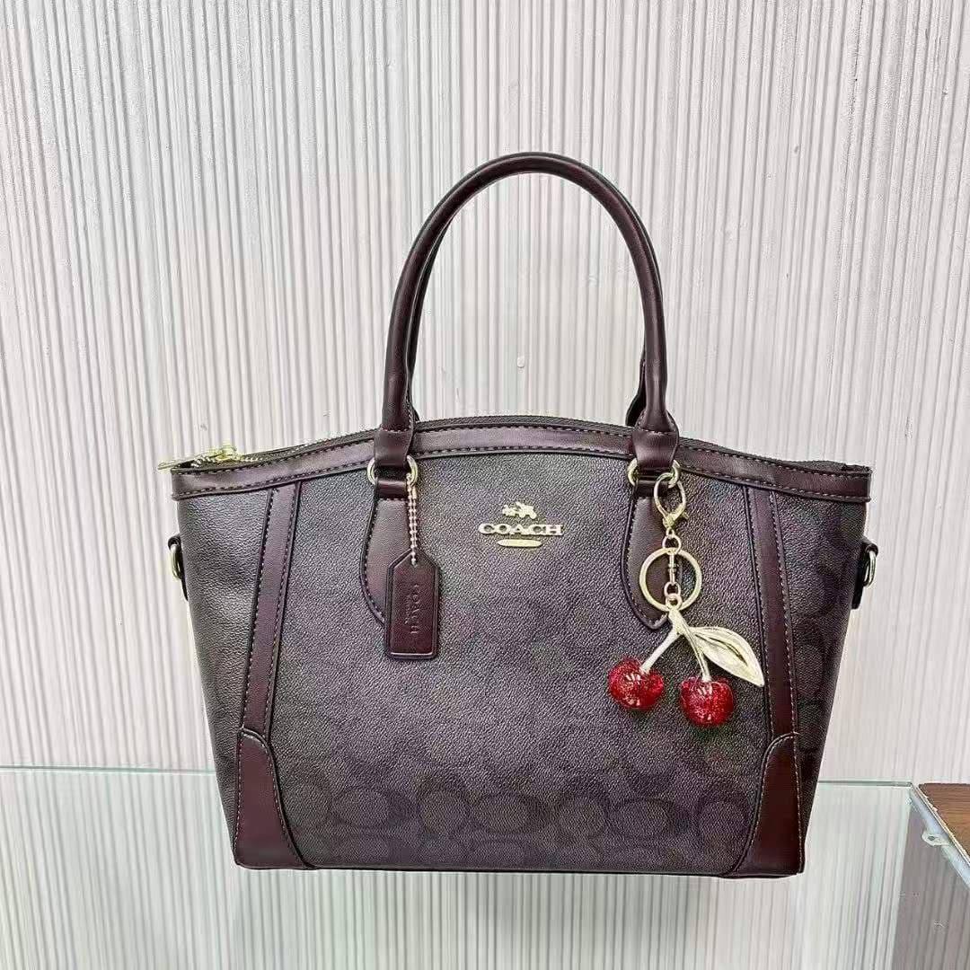 Coach
Wihh box 
75 dhs🇦🇪🇦🇪

Zain232
♥️♥️♥️
