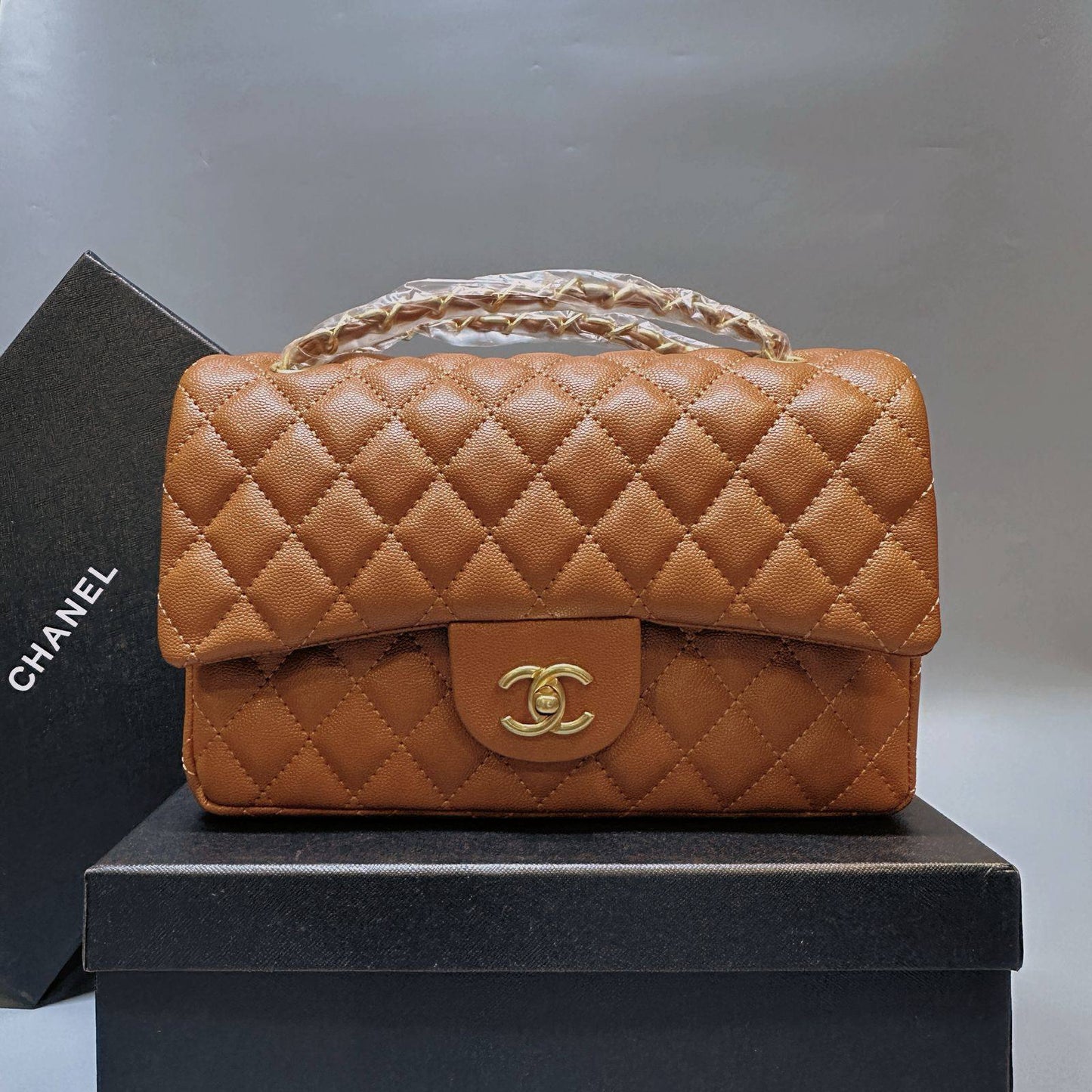 CHANEL
 GOOD QUALITY 
WITH BOX
125 dhs🇦🇪

Zain39
💓💓💓