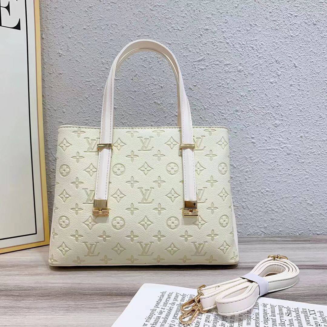 LV
Good Quality 
95 dhs🇦🇪

Zain250
♥️♥️♥️