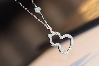 55 DHS✅
NECKLACE 
Master💫✨
WITH BOX AND PAPER BAG 🎁🛍️

Zain89
♥️♥️♥️