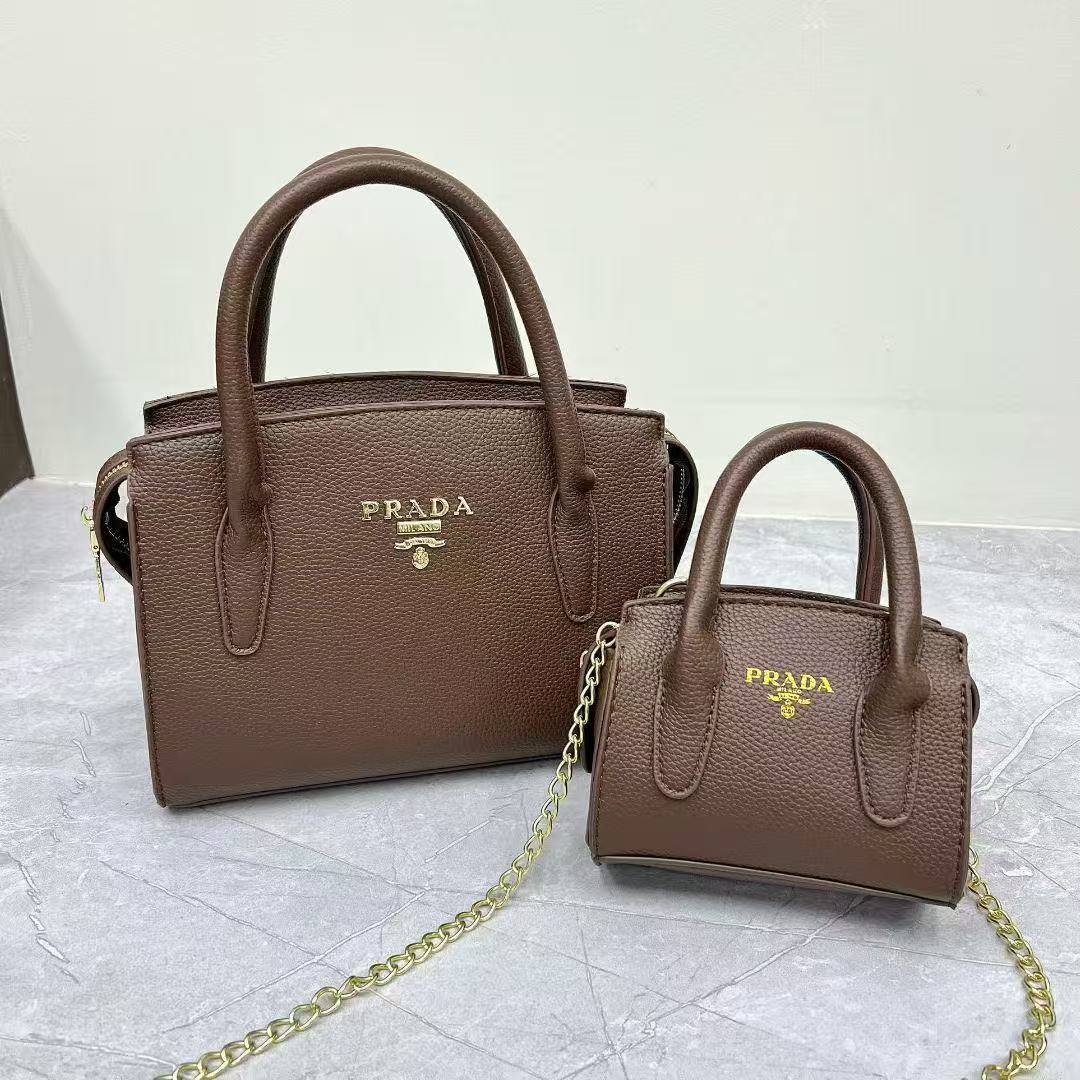 Prada
85 dhs✅

Zain232
♥️♥️♥️