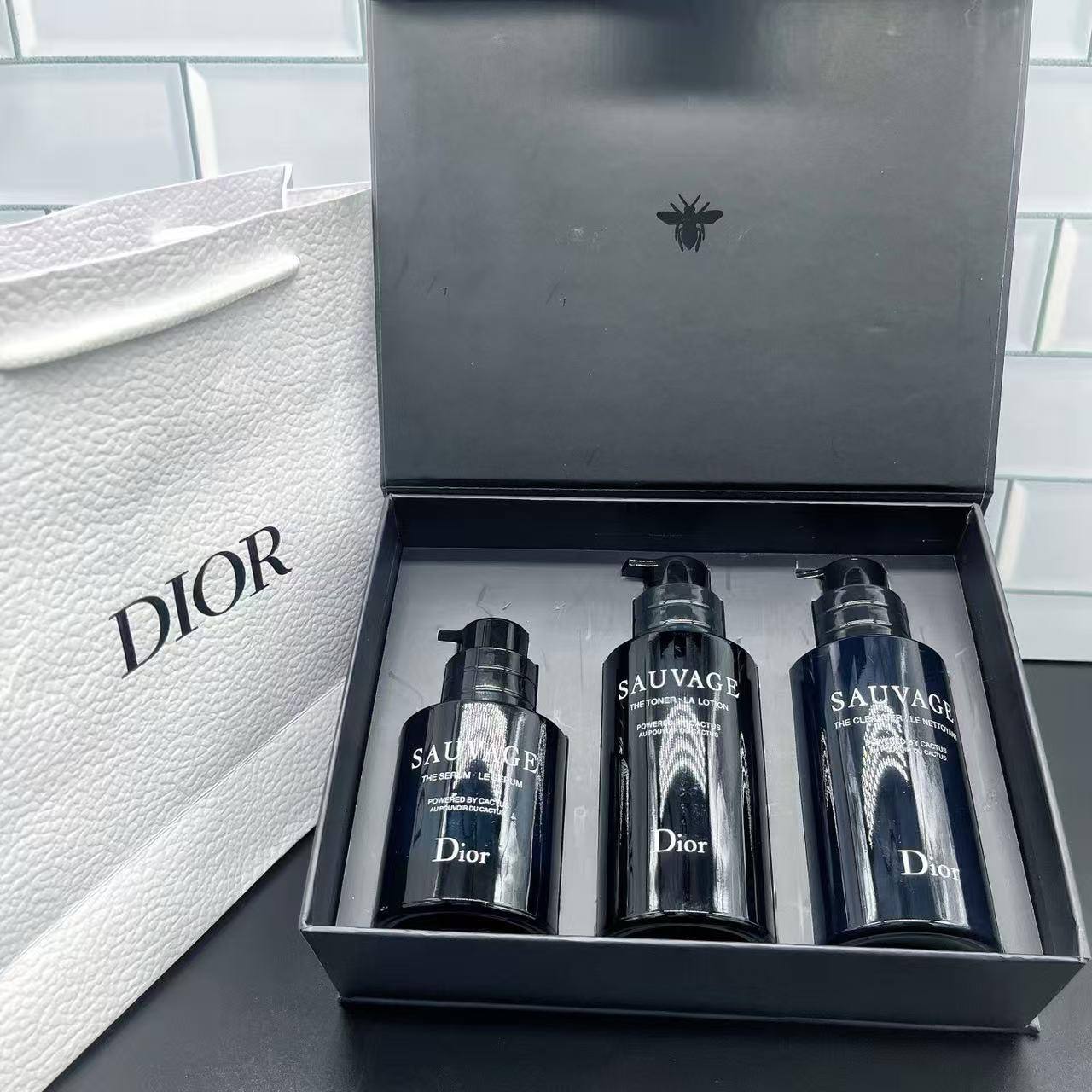 Dior Set
100 dhs✅

Zain64
♥️♥️♥️