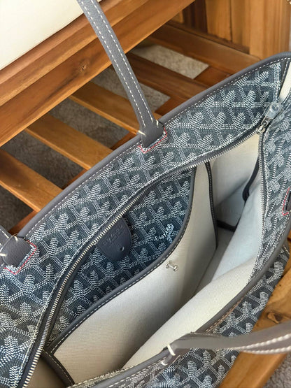 GOYARD 

Super Master Quality 
With zipper 
Size PM 

For Price 👇 WhatsApp✅
0568585901 
0507557372
0552275751 Owner Zain 👌

Zain321
♥️♥️♥️