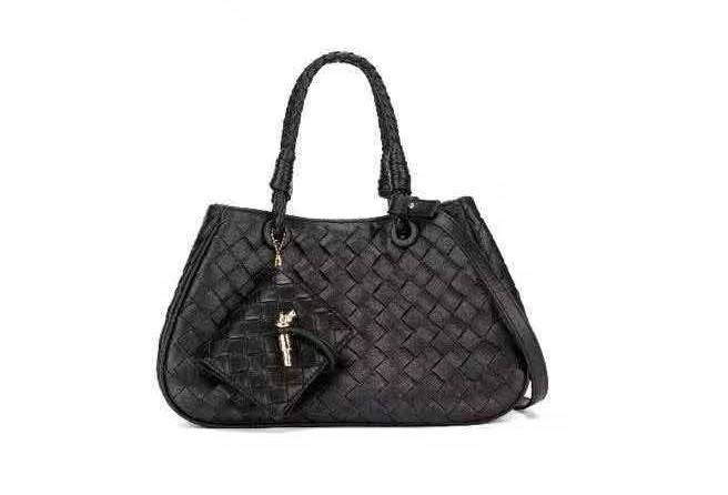 Bottega
⚡28cm
⚡without box
110 dhs💓

Zain118
♥️♥️♥️