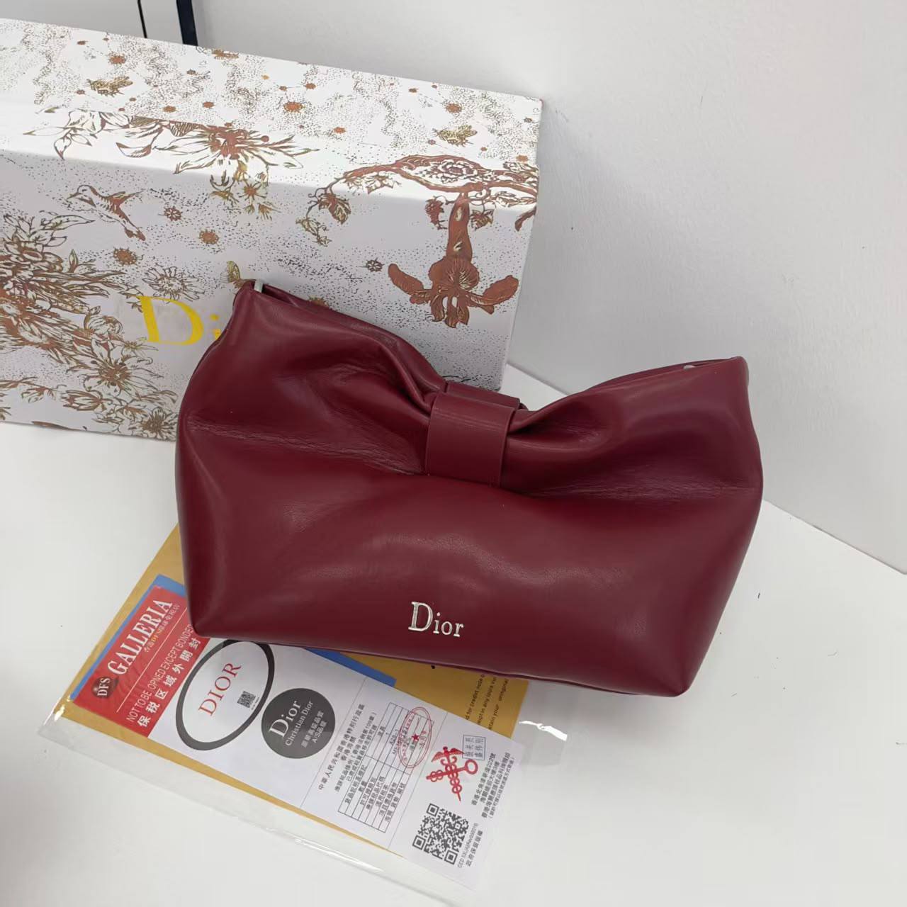 Dior
90 dhs🇦🇪🇦🇪
with box

Zain265
♥️♥️♥️