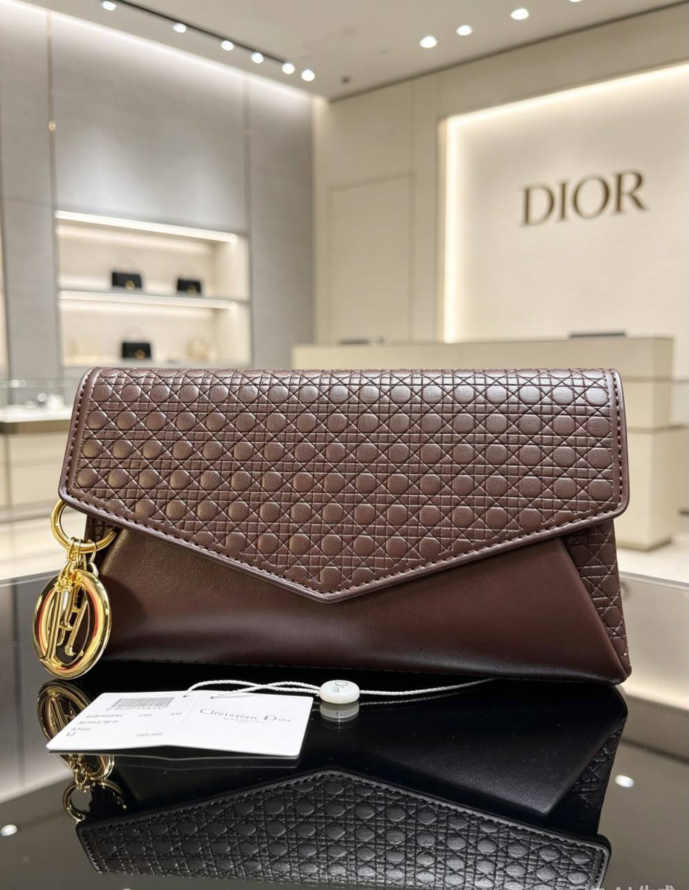 AVAILABLE 
Dkny PUNCH 

WITH BOX 
90 dhs🇦🇪🇦🇪

Zain169
♥️♥️♥️