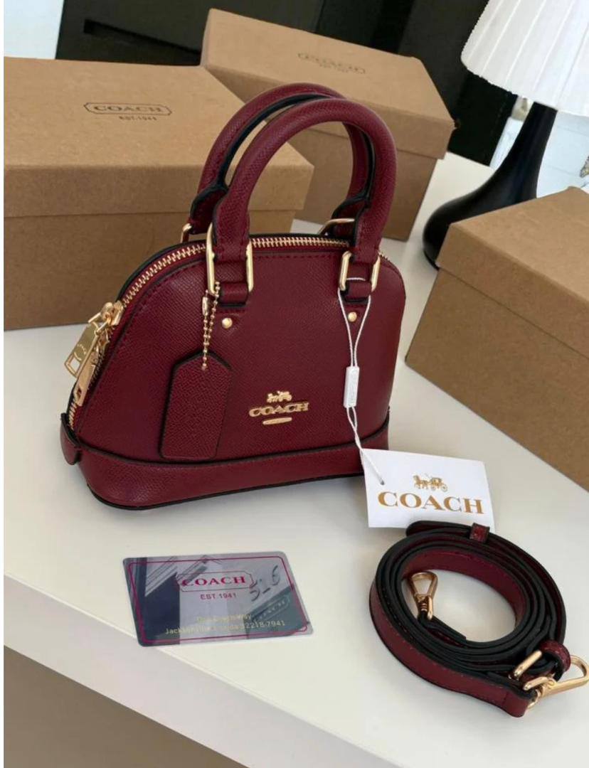 Coach
105 dhs❣️
SIZE：20cm
High-quality 

with box
🎁🎁🎁

Zain35
♥️♥️♥️