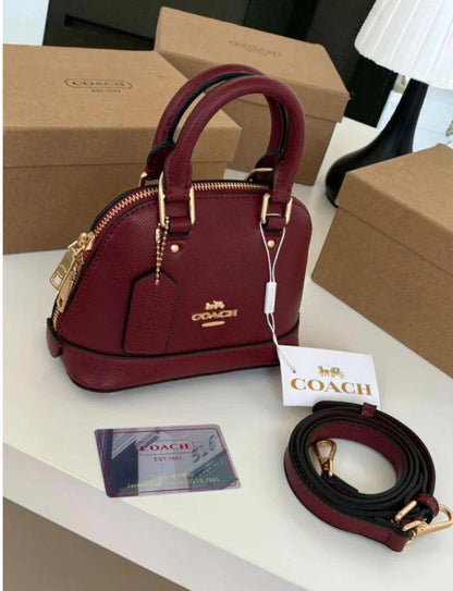 Coach
105 dhs❣️
SIZE：20cm
High-quality 

with box
🎁🎁🎁

Zain35
♥️♥️♥️