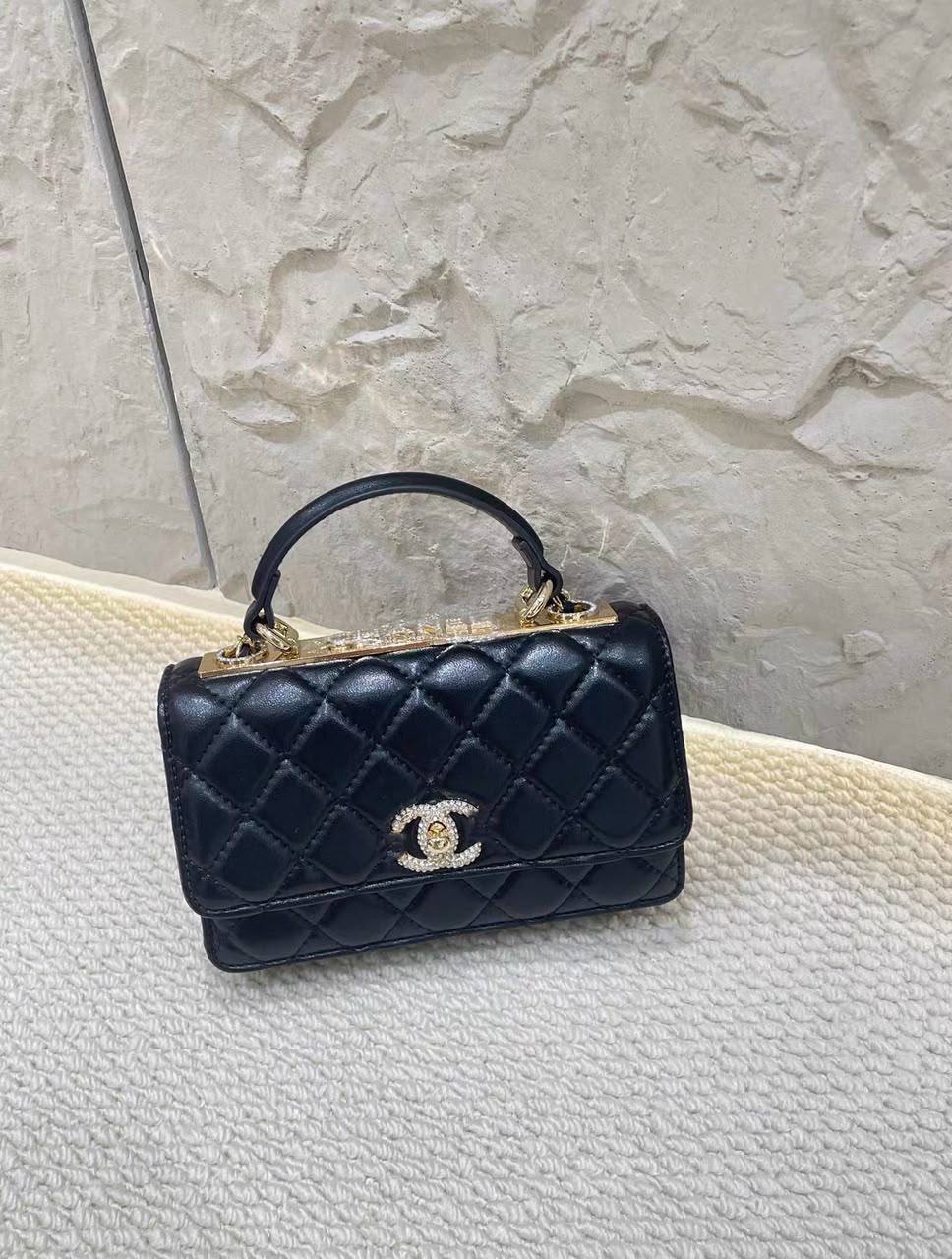 Chanel
110 dhs🇦🇪🇦🇪

High-quality 
with box

Zain35
♥️♥️♥️