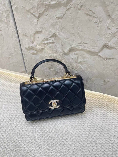 Chanel
110 dhs🇦🇪🇦🇪

High-quality 
with box

Zain35
♥️♥️♥️