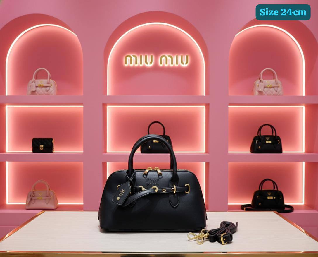 Dior
Good quality 
with box 
🎁🎁🎁

115 dhs🪙💕

Zain186
♥️♥️♥️