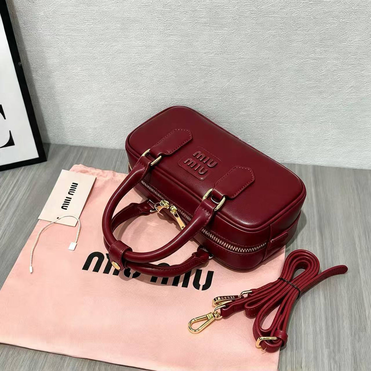 MIUMIU

best quality 
with box

110 dhs🇦🇪🇦🇪

size22CM

Zain290
♥️♥️♥️