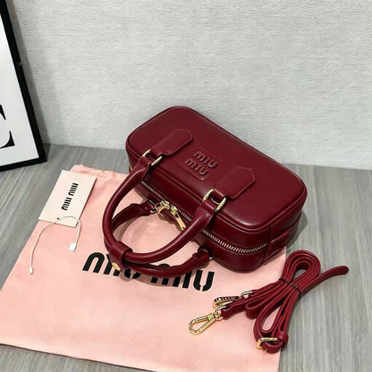 MIUMIU

best quality 
with box

110 dhs🇦🇪🇦🇪

size22CM

Zain290
♥️♥️♥️