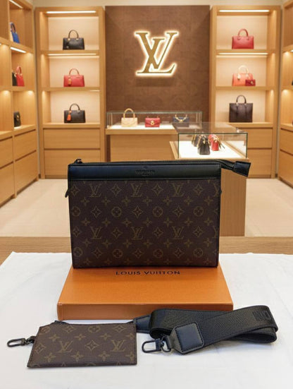 LV
Clutch 
Good quality 
with box 
🎁🎁🎁

70 dhs🪙💕

Zain186
♥️♥️♥️