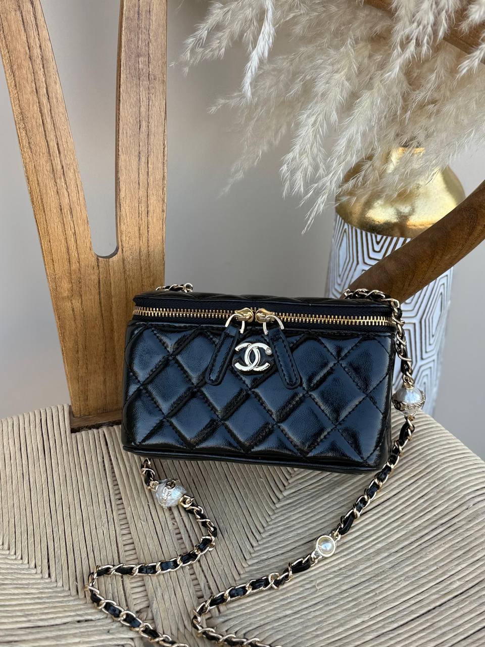 CHANEL
12cm
320 dhs✅
17cm
340 dhs✅
Top quality 
With box🎁

Zain167
♥️♥️♥️